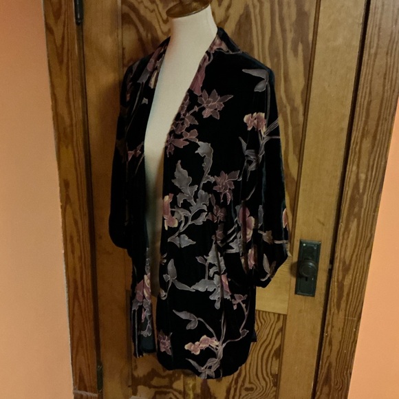 Urban Outfitters Entro Floral Velvety Kimono - Picture 10 of 11